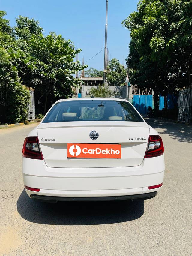 https://images10.gaadi.com/usedcar_image/3600235/original/processed_img2882157__used_car_2882157_1696145425.jpg?imwidth=6401