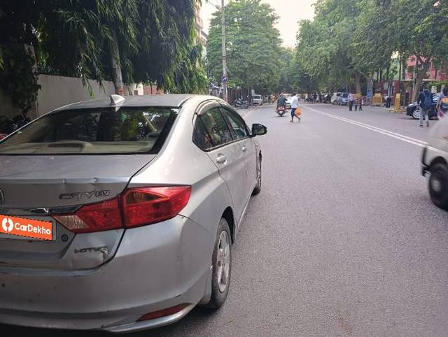 https://images10.gaadi.com/usedcar_image/3600249/original/processed_abceae1f-c3a1-45be-8a34-b08145f79348.jpg?imwidth=6401