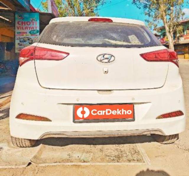 https://images10.gaadi.com/usedcar_image/3600286/original/processed_8c0c55e4-b488-43b4-ad12-b3f6d16dbba5.jpg?imwidth=6401