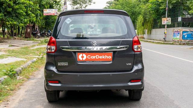 https://images10.gaadi.com/usedcar_image/3600304/original/processed_img2882195__used_car_2882195_1696866159.jpg?imwidth=6402