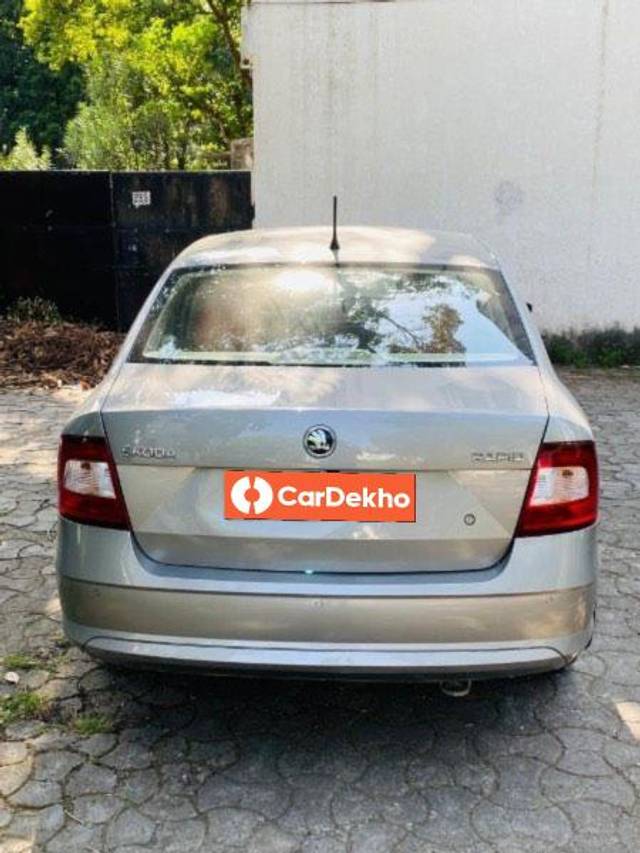 https://images10.gaadi.com/usedcar_image/3600493/original/processed_c6532c62-8846-4893-a2e7-42befb5b05bf.jpeg?imwidth=6401