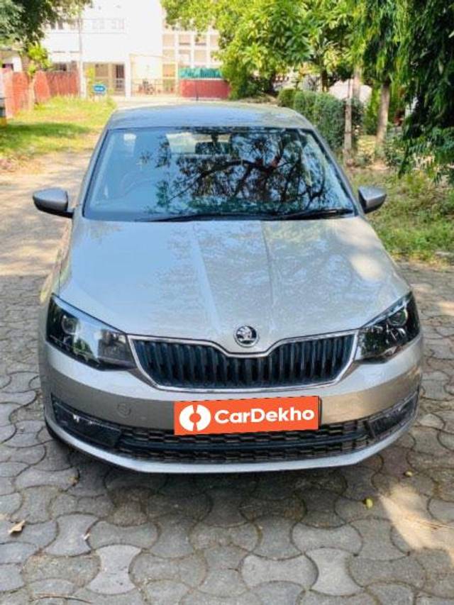 https://images10.gaadi.com/usedcar_image/3600493/original/processed_def81763-9e72-4979-99bd-c3dcd29a135c.jpeg?imwidth=6400