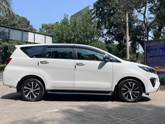 https://images10.gaadi.com/usedcar_image/3600543/original/processed_img2882289__used_car_2882289_1696155830.jpg?imwidth=6402