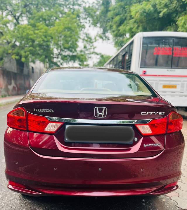 https://images10.gaadi.com/usedcar_image/3600544/original/processed_img2882290__used_car_2882290_1696156125.jpg?imwidth=6402