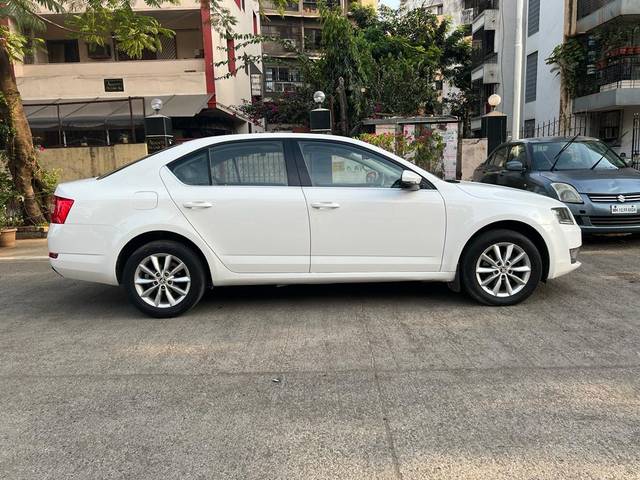 https://images10.gaadi.com/usedcar_image/3600652/original/processed_img2882333__usedcar_whatsappimage2023_02_21at60232pm_1__2882333_1696316252.jpeg?imwidth=6401