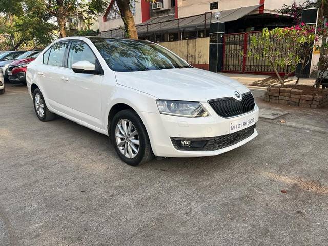 https://images10.gaadi.com/usedcar_image/3600652/original/processed_img2882333__usedcar_whatsappimage2023_02_21at60232pm_2__2882333_1696316252.jpeg?imwidth=6400