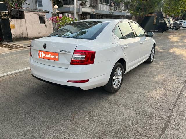 https://images10.gaadi.com/usedcar_image/3600652/original/processed_img2882333__usedcar_whatsappimage2023_02_21at60233pm_5__2882333_1696316253.jpeg?imwidth=6402