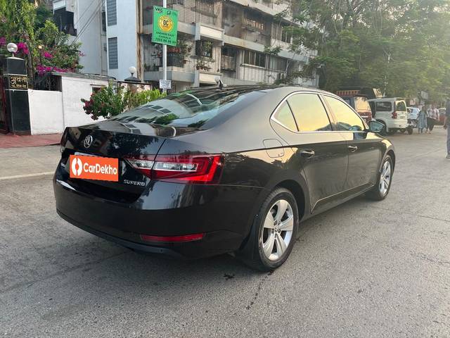 https://images10.gaadi.com/usedcar_image/3600675/original/processed_img2882350__usedcar_whatsappimage2023_05_10at65808pm_5__2882350_1696316125.jpeg?imwidth=6402