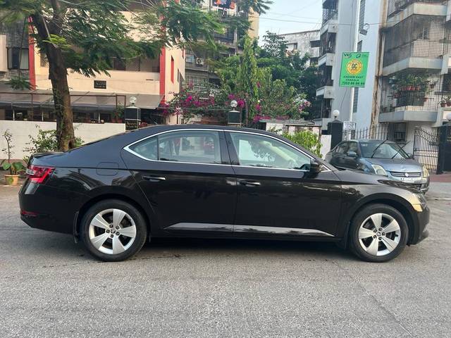 https://images10.gaadi.com/usedcar_image/3600675/original/processed_img2882350__usedcar_whatsappimage2023_05_10at65808pm_6__2882350_1696316125.jpeg?imwidth=6401
