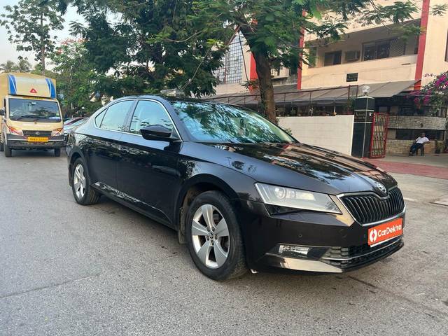 https://images10.gaadi.com/usedcar_image/3600675/original/processed_img2882350__usedcar_whatsappimage2023_05_10at65808pm_7__2882350_1696316125.jpeg?imwidth=6400