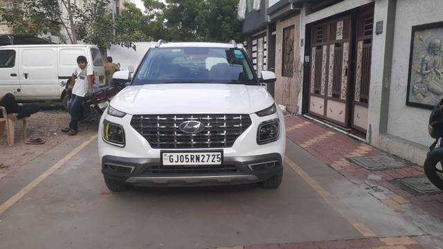 https://images10.gaadi.com/usedcar_image/3600840/original/24__VCC_IMG_1695554143158_1794591_94_1695554604.jpg?imwidth=6401