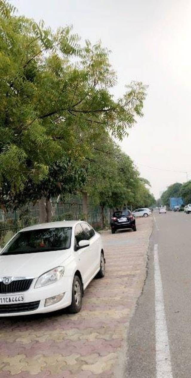 https://images10.gaadi.com/usedcar_image/3600873/original/processed_eabb2d12-74b9-4bd5-8545-d083d01e226f.jpeg?imwidth=6401