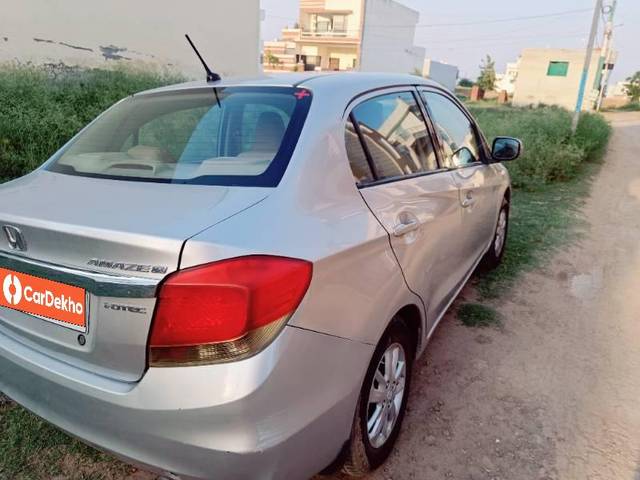 https://images10.gaadi.com/usedcar_image/3600961/original/processed_fdf8d7c2-4917-4ec9-aac0-67edb87a9ca5.jpg?imwidth=6401