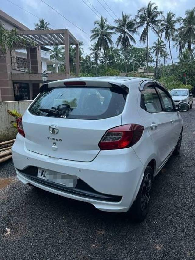https://images10.gaadi.com/usedcar_image/3600994/original/processed_3aac6169-afe9-4f57-9f73-981382d1d3d5.jpg?imwidth=6402