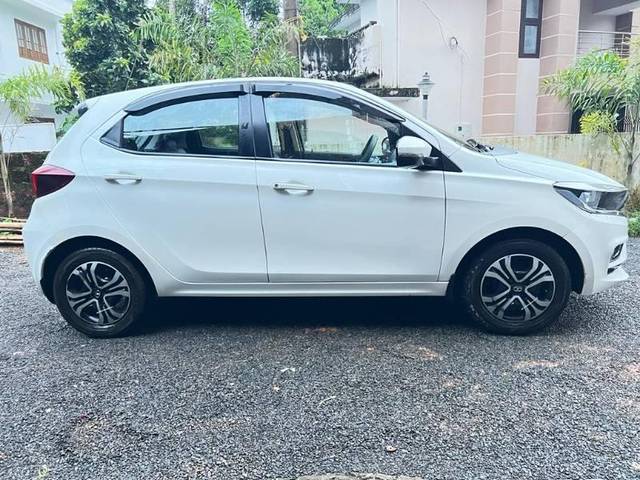 https://images10.gaadi.com/usedcar_image/3600994/original/processed_4a10ef29-0901-4235-9b28-16476060a7a3.jpg?imwidth=6401