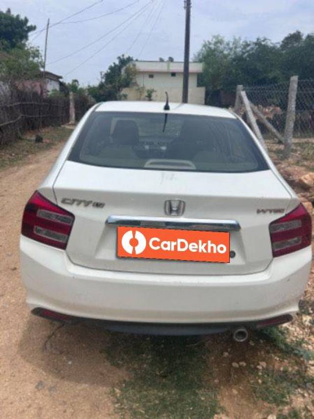 https://images10.gaadi.com/usedcar_image/3601273/original/processed_6765d9d4-af6a-4dfe-9c86-0254bd2c1dab.jpeg?imwidth=6401