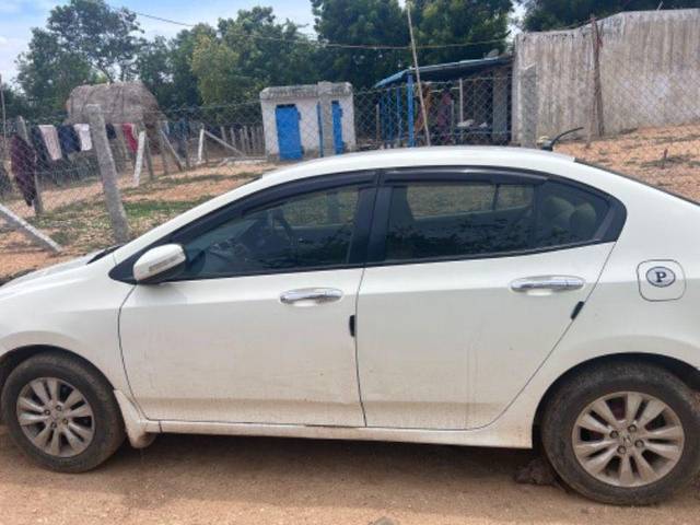 https://images10.gaadi.com/usedcar_image/3601273/original/processed_ceb2c882-ff5c-4846-9beb-823b5a585feb.jpeg?imwidth=6402