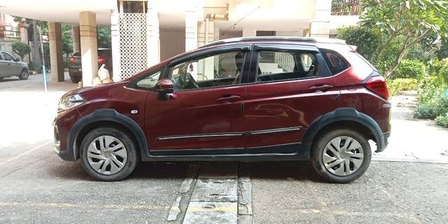 https://images10.gaadi.com/usedcar_image/3601372/original/25__VCC_IMG_1695614755305_1794626_95_1695614907.jpg?imwidth=6401