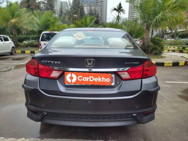 https://images10.gaadi.com/usedcar_image/3601613/original/processed_783c2904-0c12-4dc3-bff0-62827a1823c2.jpg?imwidth=6402