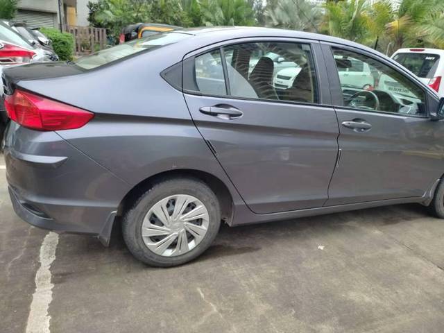 https://images10.gaadi.com/usedcar_image/3601613/original/processed_ab3c5ed8-5ccc-4df7-a4ad-be8822f0911e.jpg?imwidth=6401