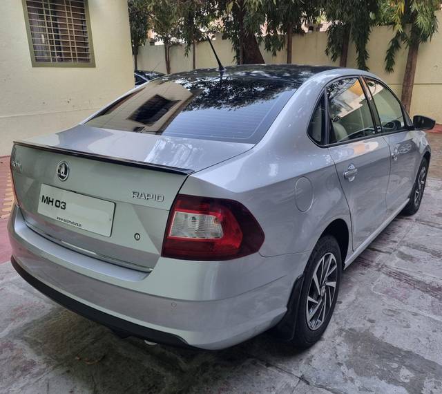 https://images10.gaadi.com/usedcar_image/3601755/original/processed_img2882608__used_car_2882608_1696236293.jpg?imwidth=6401