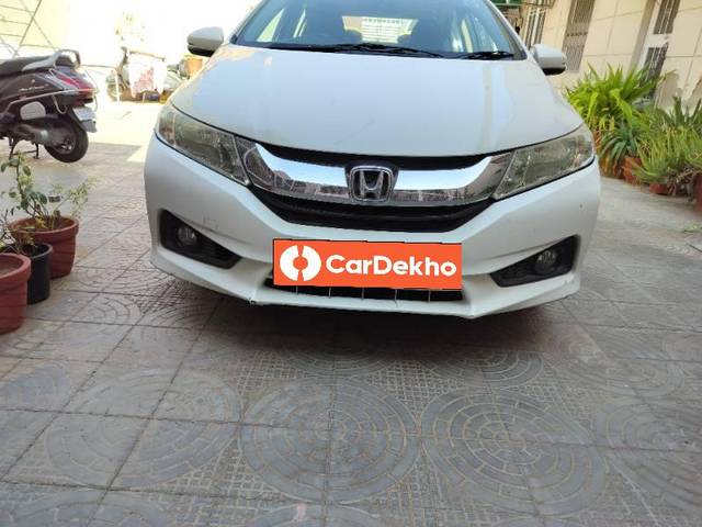 https://images10.gaadi.com/usedcar_image/3601809/original/processed_660178e4-35f1-48b7-b894-bc72ad8a4ef2.jpg?imwidth=6402