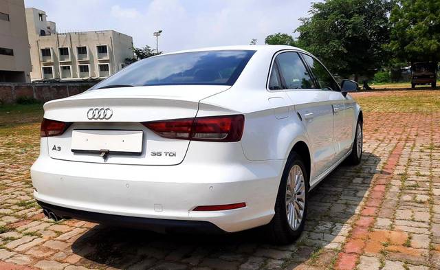https://images10.gaadi.com/usedcar_image/3601918/original/processed_img2882665__used_car_2882665_1696242109.jpg?imwidth=6402