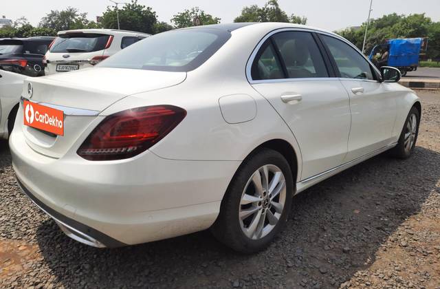 https://images10.gaadi.com/usedcar_image/3601936/original/processed_img2882675__used_car_2882675_1696243186.jpg?imwidth=6401