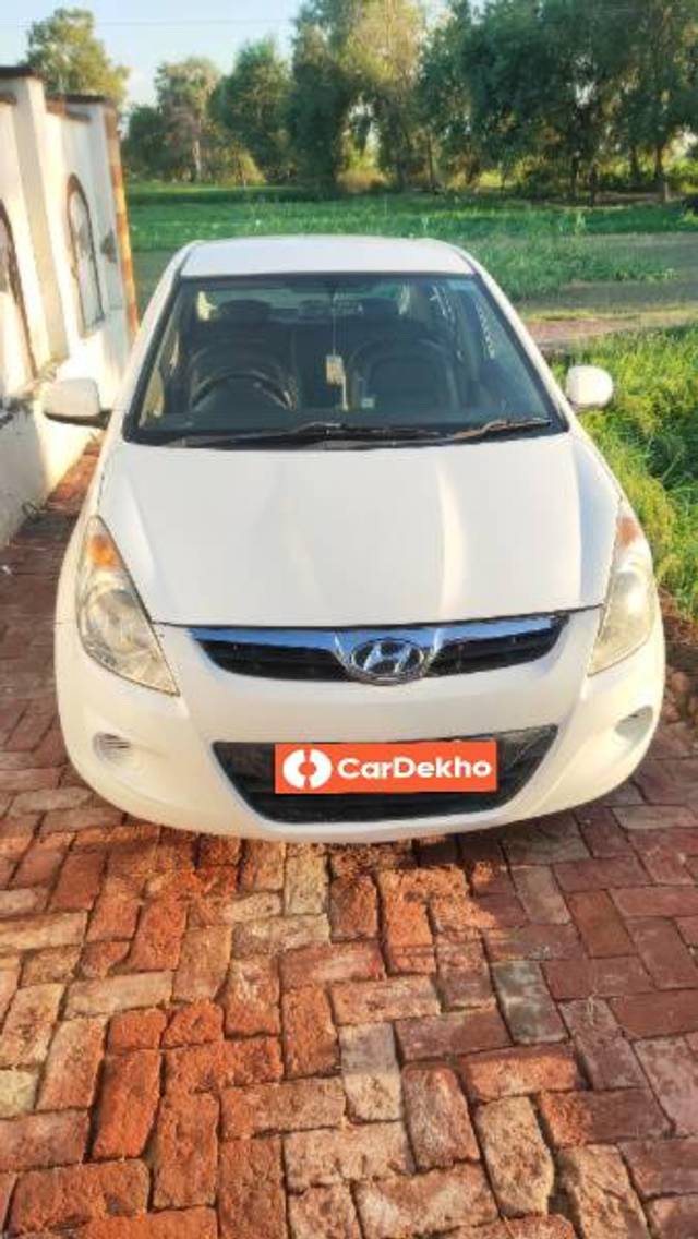 https://images10.gaadi.com/usedcar_image/3601999/original/processed_fc630a1b-02bb-4362-88c2-7f2480caf313.jpg?imwidth=6400