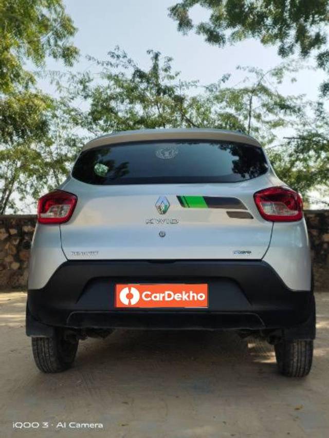 https://images10.gaadi.com/usedcar_image/3602022/original/processed_e4d4c662-269b-436b-98c1-ac6b78547915.jpg?imwidth=6401