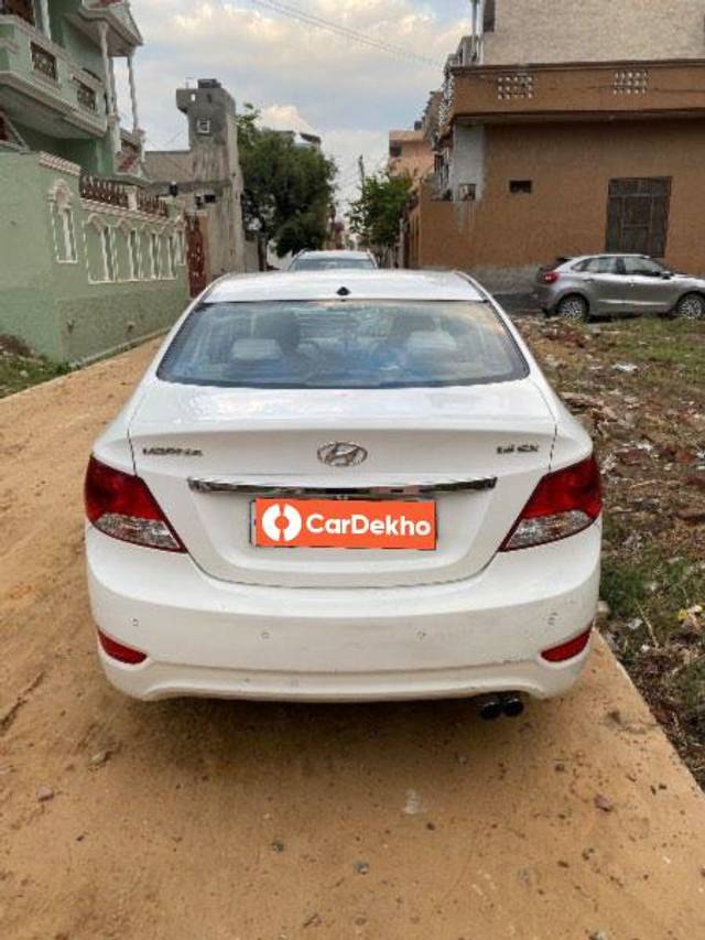 https://images10.gaadi.com/usedcar_image/3602557/original/processed_aee6c9e2-eb09-4800-bb38-6a2236475b7f.jpeg?imwidth=6402