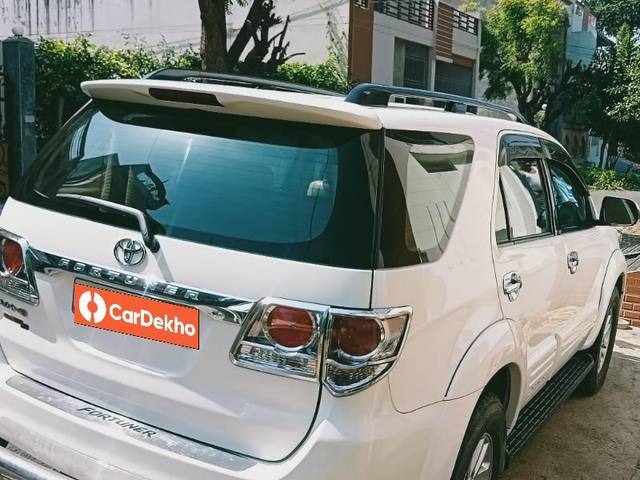 https://images10.gaadi.com/usedcar_image/3603026/original/processed_8717a93e-c684-4746-bdbf-4f575f4e9fc3.jpg?imwidth=6401