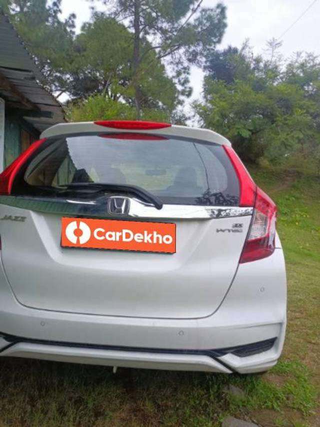 https://images10.gaadi.com/usedcar_image/3603172/original/processed_02616634-52eb-44e8-bf3b-4ecfc2a3f20c.jpg?imwidth=6401