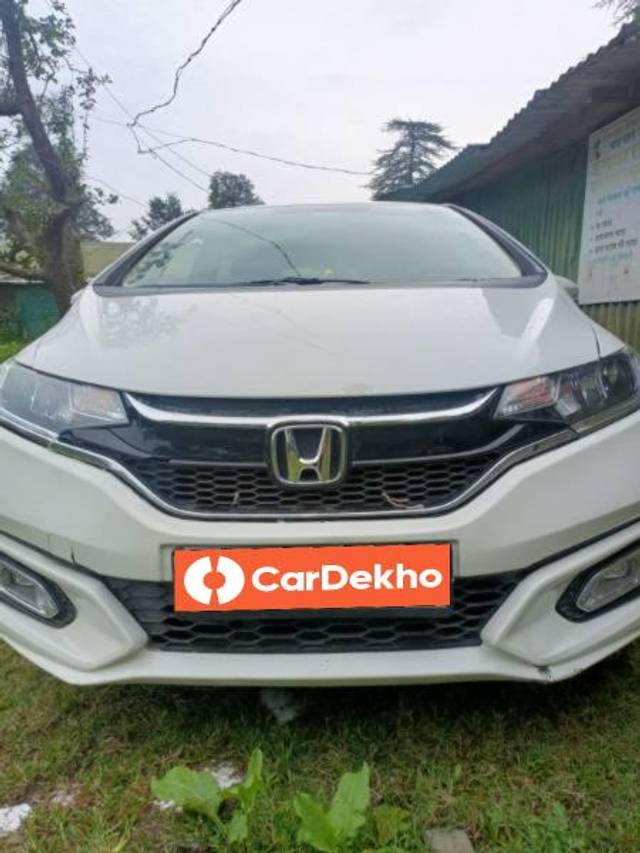 https://images10.gaadi.com/usedcar_image/3603172/original/processed_9d3affac-a1f8-4f0f-850f-e770733785e9.jpg?imwidth=6402