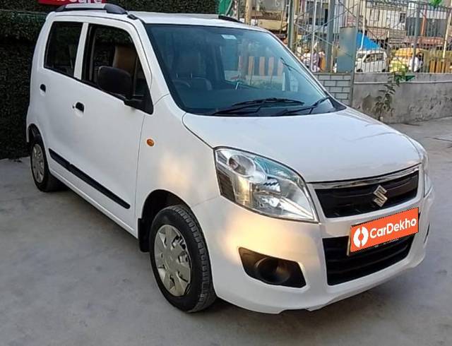 https://images10.gaadi.com/usedcar_image/3603585/original/processed_ff68a0a3-daab-4528-847d-9eec05896aea.jpeg?imwidth=6400