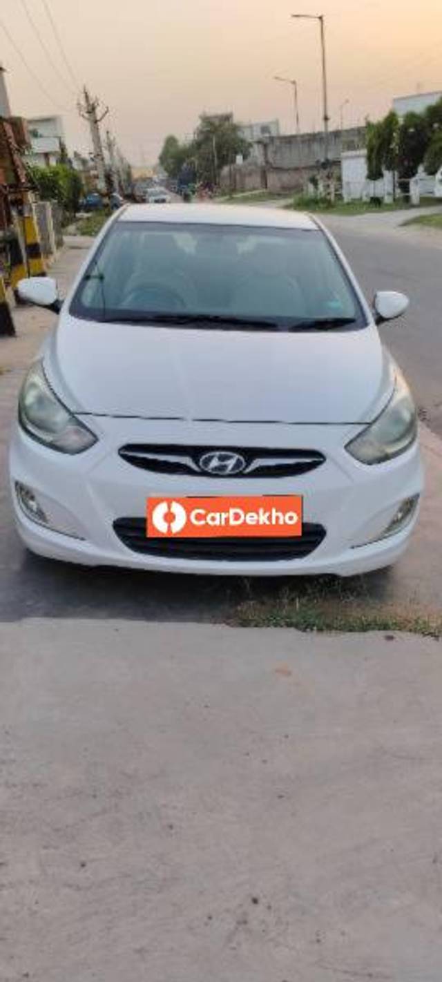 https://images10.gaadi.com/usedcar_image/3603665/original/processed_62646693-b71f-4631-aa0d-ec0d54275ecc.jpg?imwidth=6400