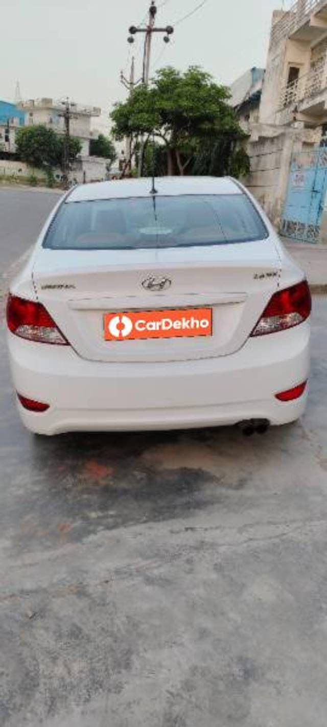 https://images10.gaadi.com/usedcar_image/3603665/original/processed_e25f8210-0cbf-4e9e-8c4c-a44e9dcafc53.jpg?imwidth=6402