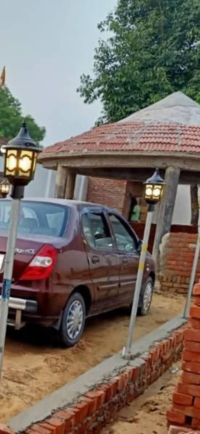 https://images10.gaadi.com/usedcar_image/3603799/original/processed_e36490c0-e225-4db2-864c-4183415c59df.jpg?imwidth=6401