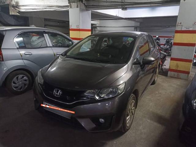 https://images10.gaadi.com/usedcar_image/3603968/original/processed_859ed68e-ae92-4fa7-b406-e6c02583a24b.jpg?imwidth=6402