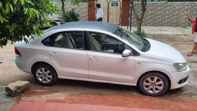 https://images10.gaadi.com/usedcar_image/3604071/original/processed_ead30b11-7318-4eda-a5ef-13a4bf275fd3.jpg?imwidth=6401