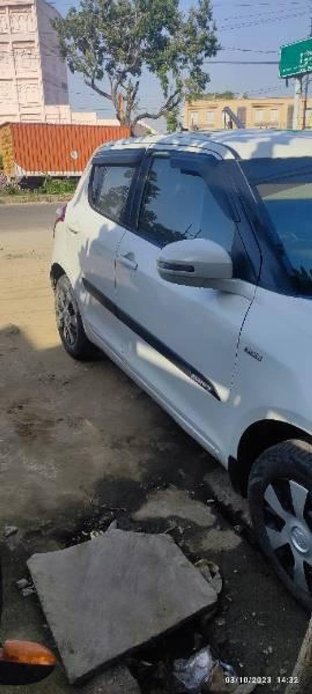 https://images10.gaadi.com/usedcar_image/3604200/original/processed_92357c05-6f6d-4dc4-9e65-d4e20be93ca4.jpg?imwidth=6402