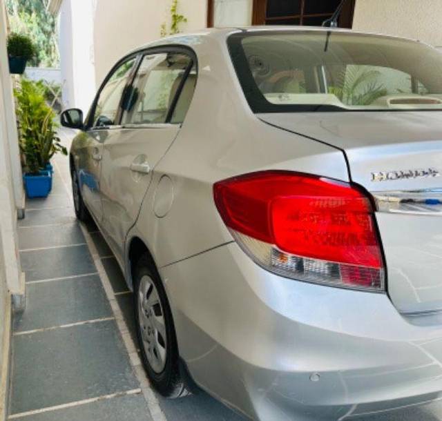 https://images10.gaadi.com/usedcar_image/3604211/original/processed_73022b0a-05a5-4f96-81aa-706a69a658a3.jpeg?imwidth=6402