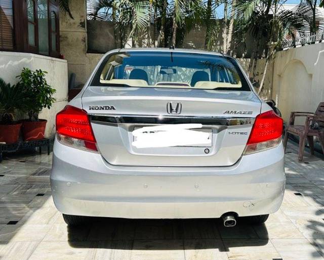 https://images10.gaadi.com/usedcar_image/3604211/original/processed_a481b406-4c6e-405e-b8ca-b4cd5de7484f.jpeg?imwidth=6401