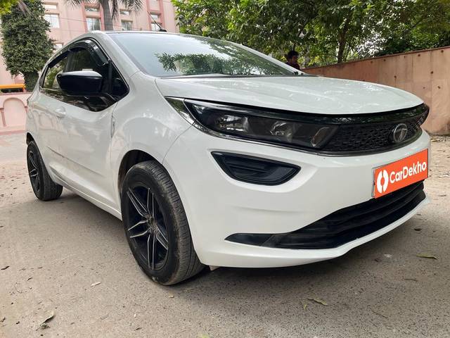 https://images10.gaadi.com/usedcar_image/3604309/original/processed_img2883561__used_car_2883561_1696399503.jpg?imwidth=6401