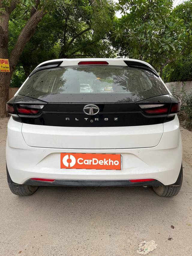 https://images10.gaadi.com/usedcar_image/3604309/original/processed_img2883561__used_car_2883561_1696399512.jpg?imwidth=6400