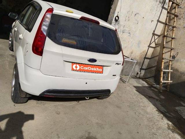 https://images10.gaadi.com/usedcar_image/3604647/original/processed_7a1d299e-c2ea-48d2-a6f4-7b38338dd8f7.jpeg?imwidth=6401
