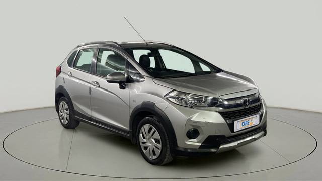https://images10.gaadi.com/usedcar_image/3604831/original/slot__7-10578250786-e21e41ec35ec43d798fce5d674cbb526-Exterior-7.jpg?imwidth=6400