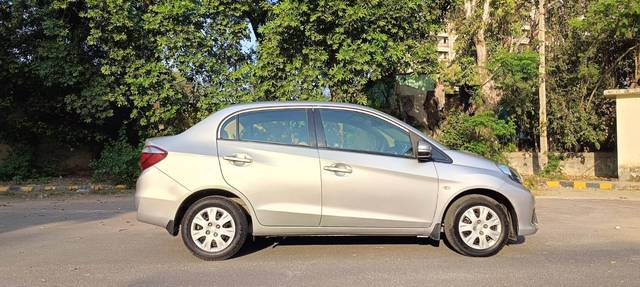 https://images10.gaadi.com/usedcar_image/3605012/original/img2883958__used_car_2883958_1696421969.jpg?imwidth=6401