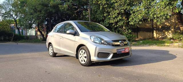 https://images10.gaadi.com/usedcar_image/3605012/original/processed_img2883958__used_car_2883958_1696421963.jpg?imwidth=6400
