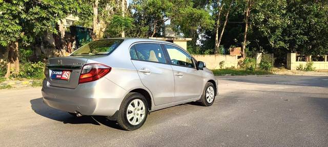 https://images10.gaadi.com/usedcar_image/3605012/original/processed_img2883958__used_car_2883958_1696422001.jpg?imwidth=6402